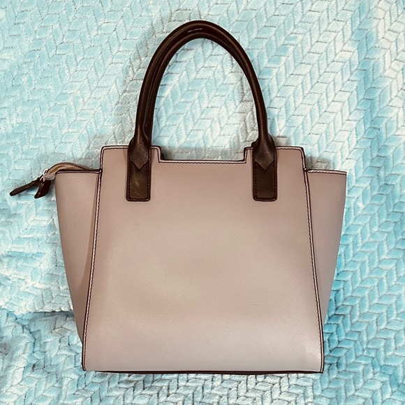 Kenneth Cole Reaction Handbag/Small Tote Gray, Black & White w/Flower tag. - Picture 4 of 16